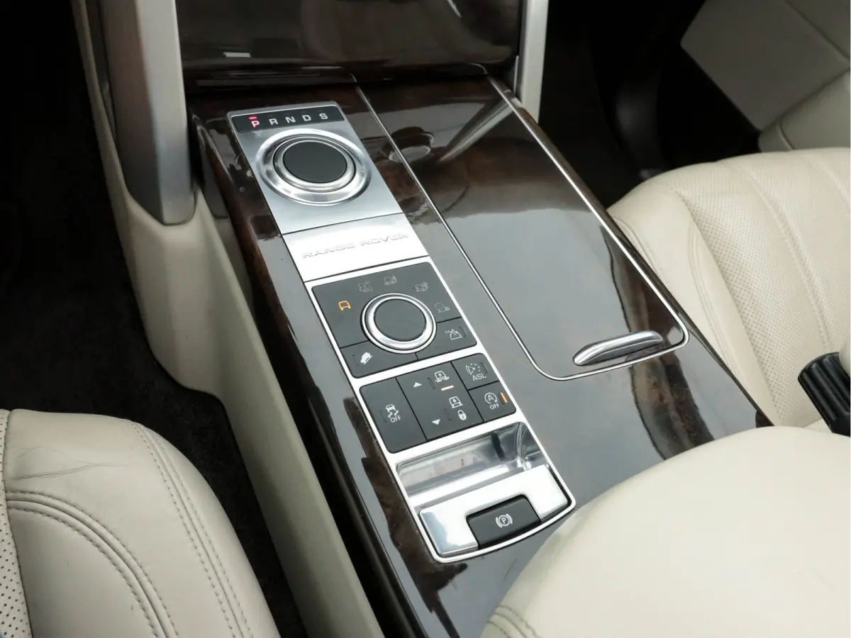 3.0 TDV6 Vogue Aut. *PANO | LEATHER | NAVI-FULLMAP | DIGI-COCKPIT | TOPVIEW | BI-XENON | MERIDIAN-AUDIO | MEMORY-PACK | AIRSUSPENSION | HEATED-COMFORTSEATS | SHIFTPADDLES | 20"ALU*