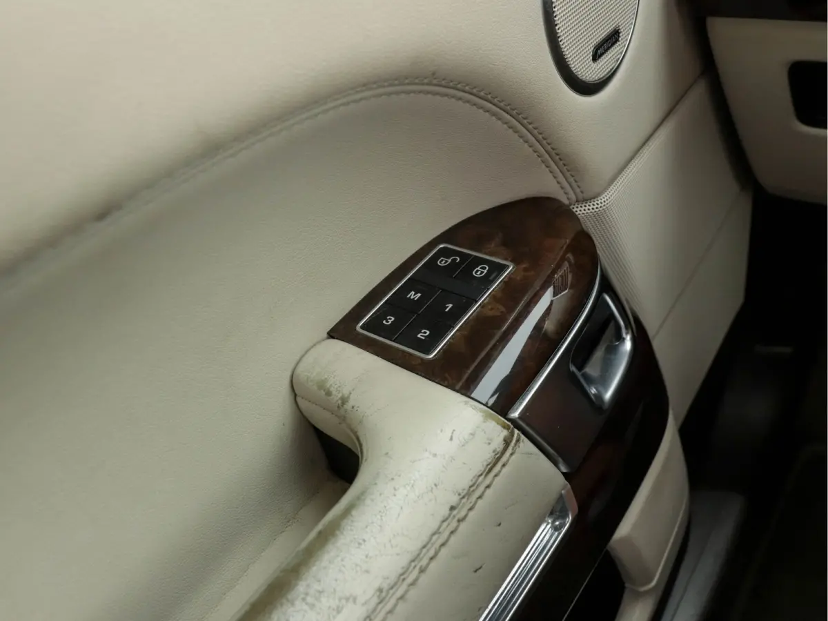 3.0 TDV6 Vogue Aut. *PANO | LEATHER | NAVI-FULLMAP | DIGI-COCKPIT | TOPVIEW | BI-XENON | MERIDIAN-AUDIO | MEMORY-PACK | AIRSUSPENSION | HEATED-COMFORTSEATS | SHIFTPADDLES | 20"ALU*