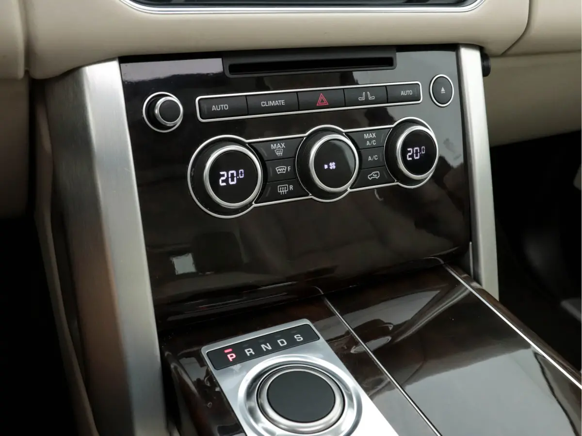 3.0 TDV6 Vogue Aut. *PANO | LEATHER | NAVI-FULLMAP | DIGI-COCKPIT | TOPVIEW | BI-XENON | MERIDIAN-AUDIO | MEMORY-PACK | AIRSUSPENSION | HEATED-COMFORTSEATS | SHIFTPADDLES | 20"ALU*
