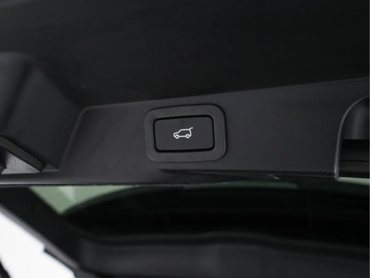3.0 TDV6 HSE Dynamic AWD *PANO | LEATHER | DIGI-COCKPIT | MERIDIAN-AUDIO | BI-XENON | NAVI-FULLMAP | BREMBO-BRAKES | KEYLESS | CAMERA | ECC | PDC | CRUISE | SPORTSEATS | 22"ALU*
