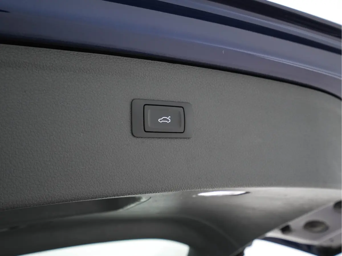 2.0 TDI Pro Line *PANO | XENON | LEATHER | NAVI-FULLMAP | HEATED-COMFORTSEATS | ECC | KEYLESS | PDC | CRUISE | 20''ALU*