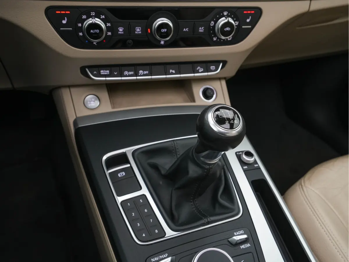 2.0 TDI Pro Line *PANO | XENON | LEATHER | NAVI-FULLMAP | HEATED-COMFORTSEATS | ECC | KEYLESS | PDC | CRUISE | 20''ALU*