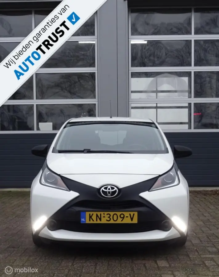 1.0 VVT-i x CRUISE CONTROL|AIRCO