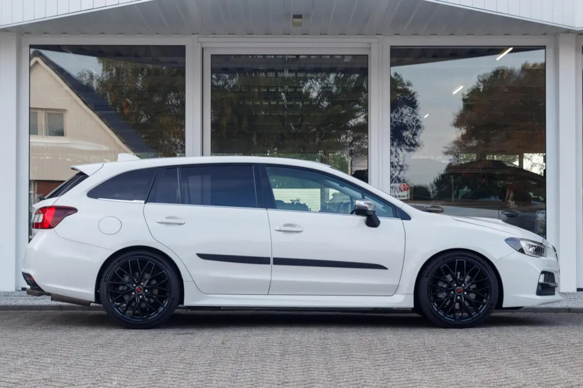 1.6 GT-S Premium | Eyesight | Navigatie | Lederen bekleding |