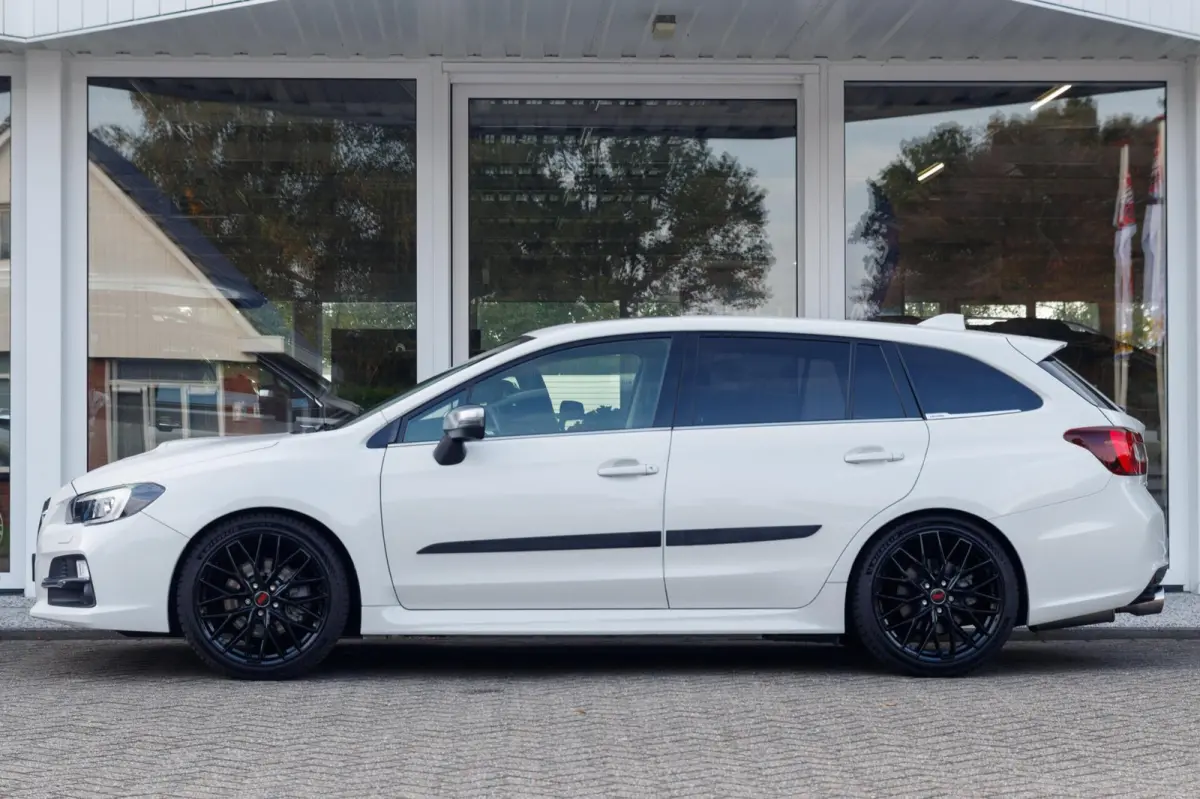 1.6 GT-S Premium | Eyesight | Navigatie | Lederen bekleding |
