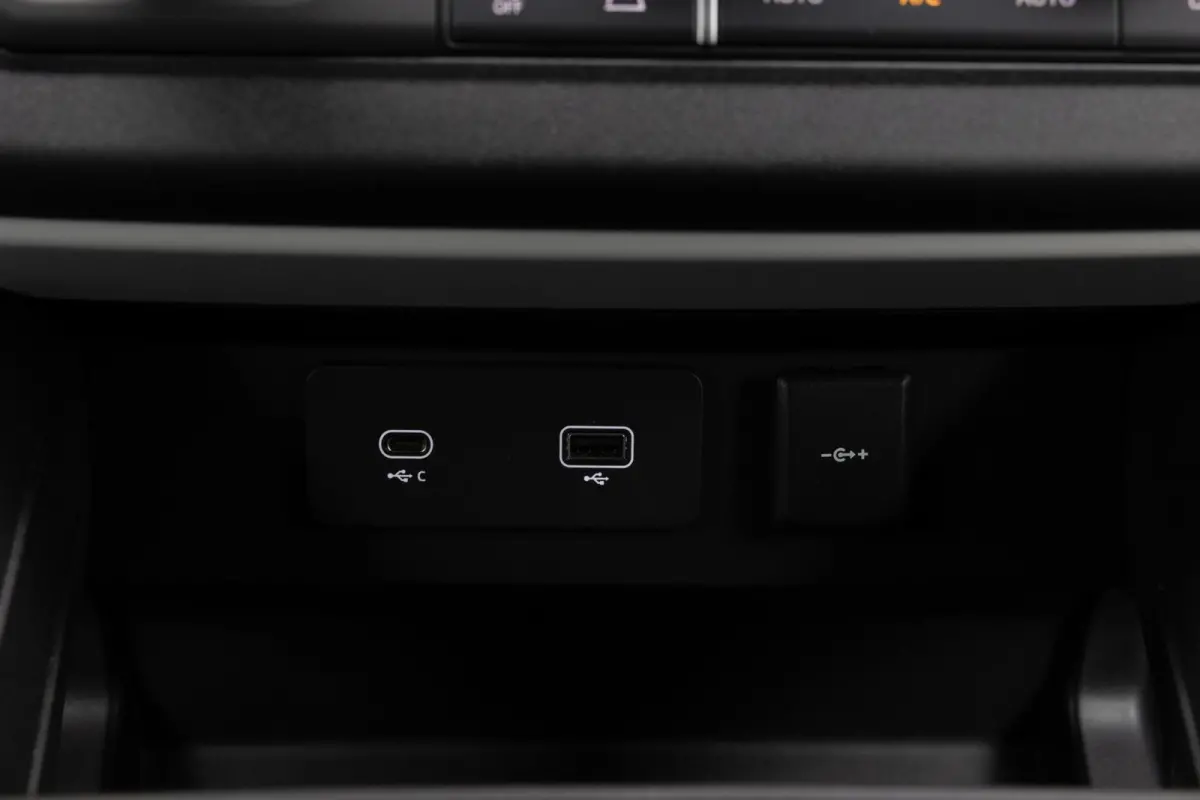 3.0 D250 MHEV SE
