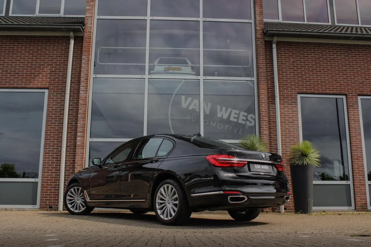 740i High Executive | 2e eigenaar | Driving Assistant Plus | Innovation pakket | Massage | Dodehoekdetectie | Adaptieve cruise | 360 camera | Stoelventilatie | Gesture control