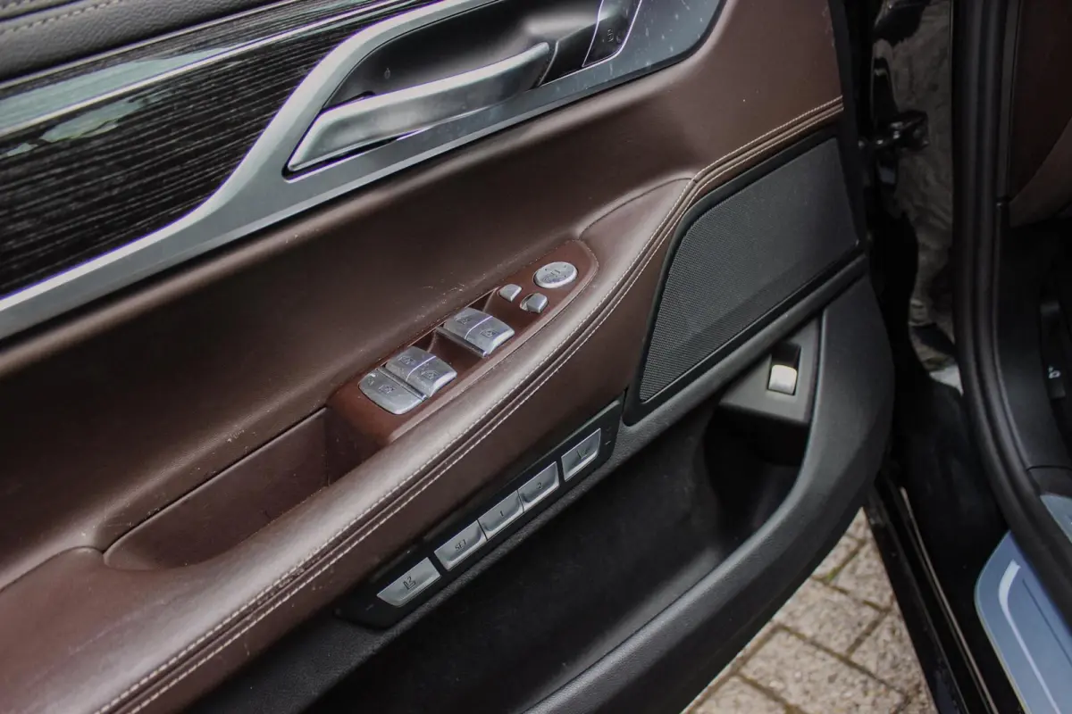 740i High Executive | 2e eigenaar | Driving Assistant Plus | Innovation pakket | Massage | Dodehoekdetectie | Adaptieve cruise | 360 camera | Stoelventilatie | Gesture control