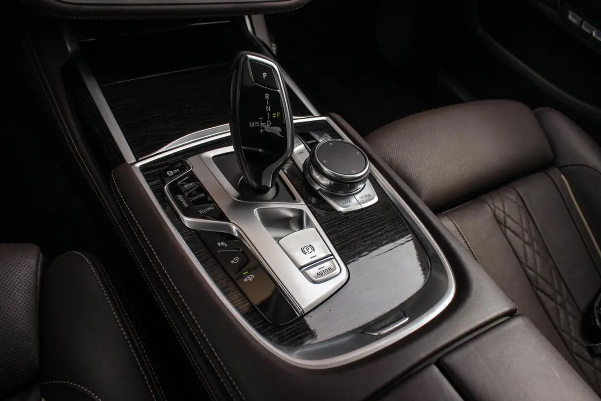 740i High Executive | 2e eigenaar | Driving Assistant Plus | Innovation pakket | Massage | Dodehoekdetectie | Adaptieve cruise | 360 camera | Stoelventilatie | Gesture control