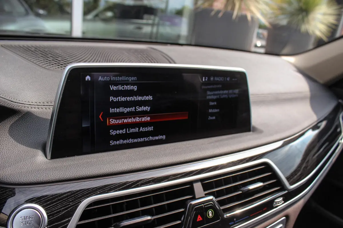 740i High Executive | 2e eigenaar | Driving Assistant Plus | Innovation pakket | Massage | Dodehoekdetectie | Adaptieve cruise | 360 camera | Stoelventilatie | Gesture control