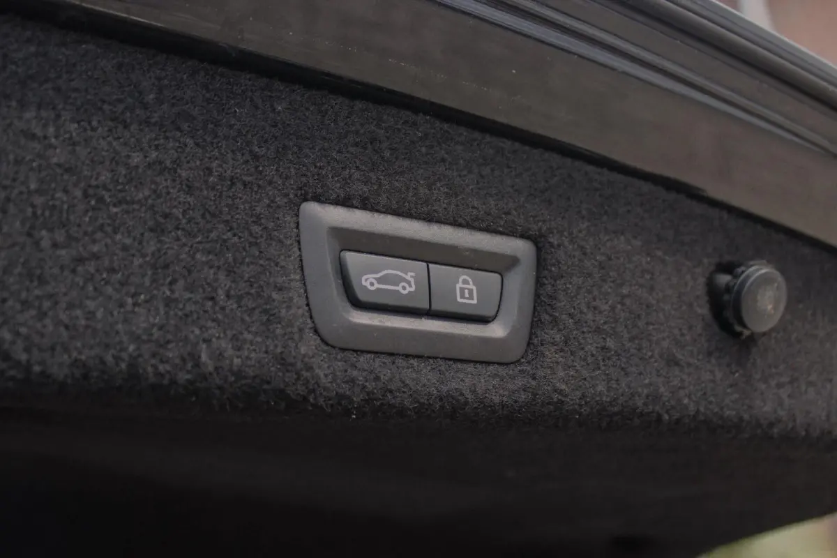 740i High Executive | 2e eigenaar | Driving Assistant Plus | Innovation pakket | Massage | Dodehoekdetectie | Adaptieve cruise | 360 camera | Stoelventilatie | Gesture control