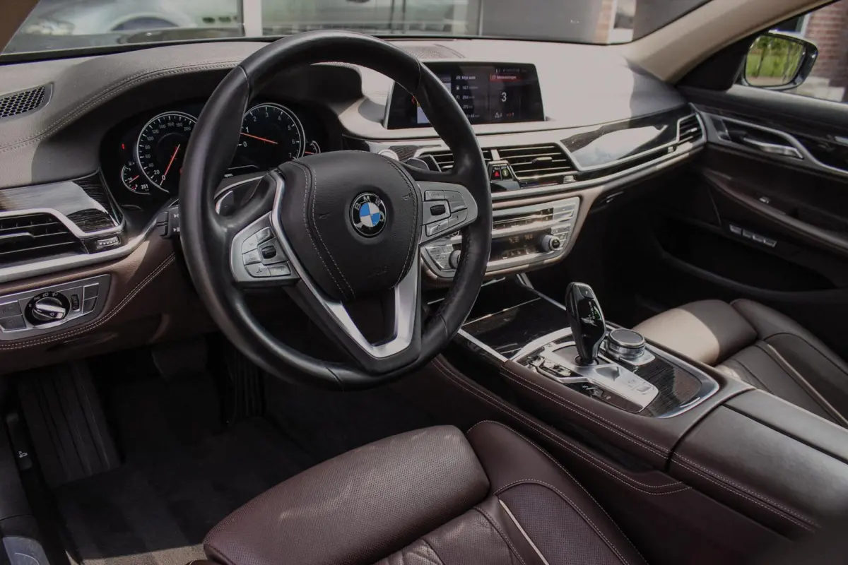 740i High Executive | 2e eigenaar | Driving Assistant Plus | Innovation pakket | Massage | Dodehoekdetectie | Adaptieve cruise | 360 camera | Stoelventilatie | Gesture control
