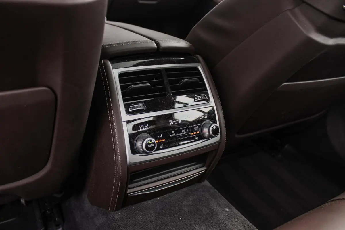 740i High Executive | 2e eigenaar | Driving Assistant Plus | Innovation pakket | Massage | Dodehoekdetectie | Adaptieve cruise | 360 camera | Stoelventilatie | Gesture control