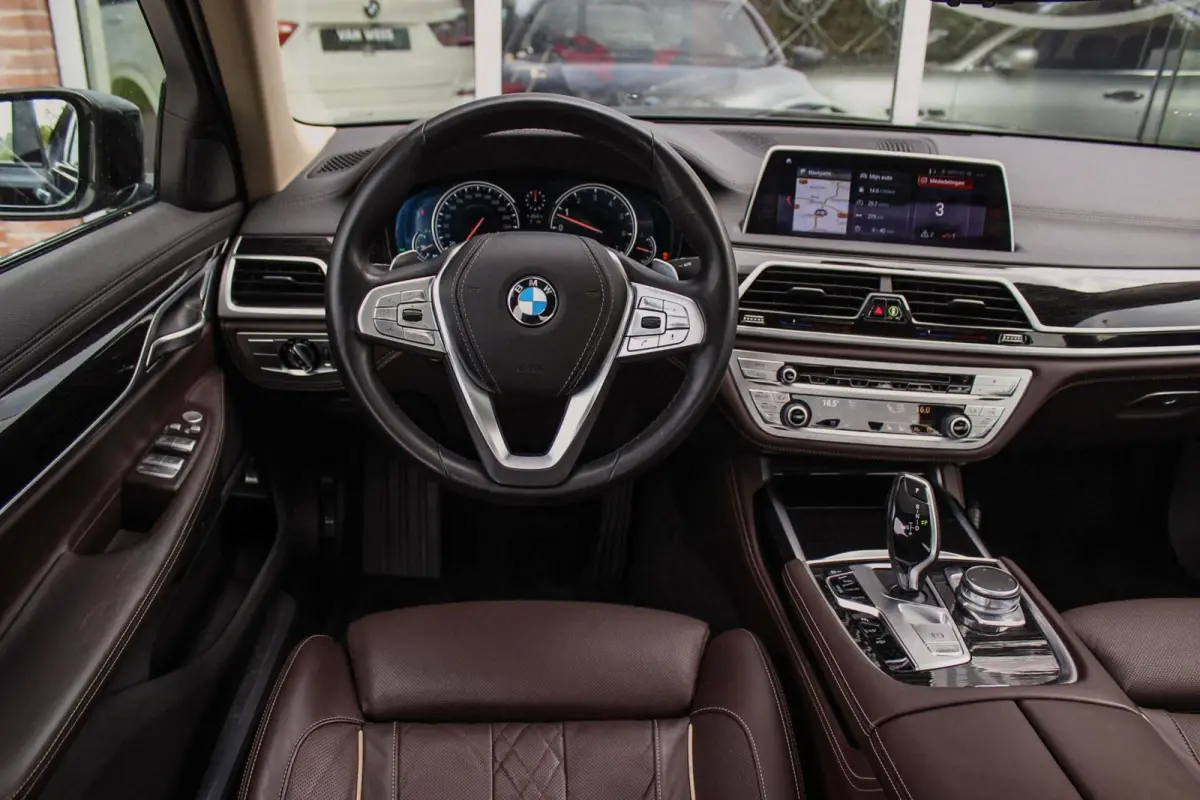 740i High Executive | 2e eigenaar | Driving Assistant Plus | Innovation pakket | Massage | Dodehoekdetectie | Adaptieve cruise | 360 camera | Stoelventilatie | Gesture control
