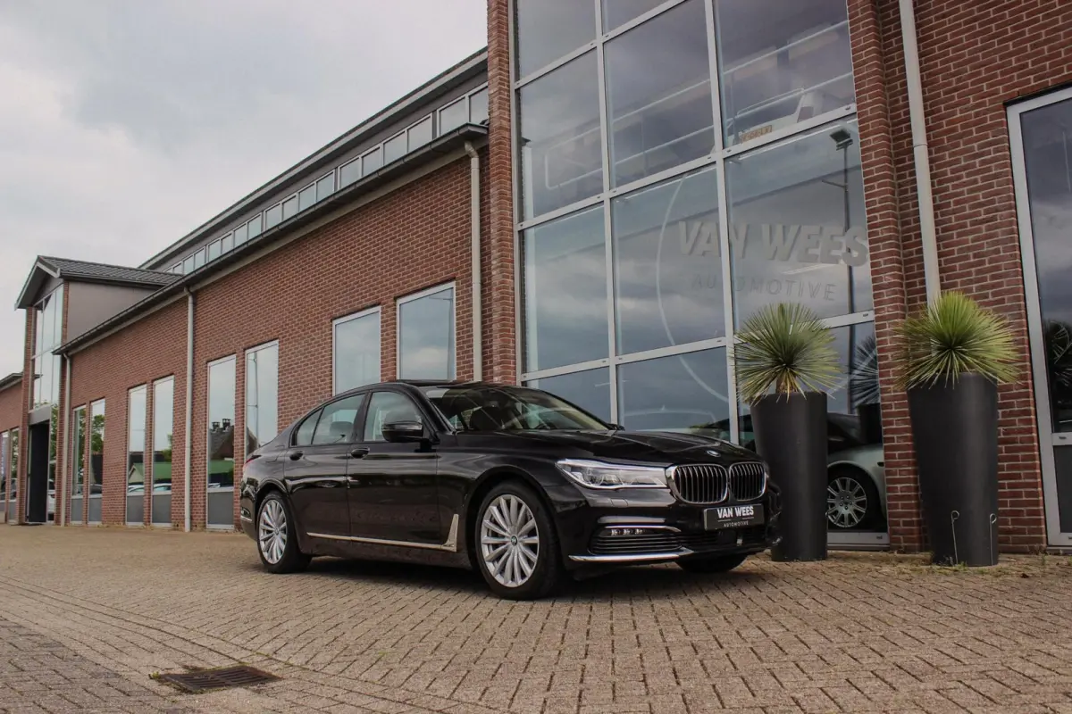 740i High Executive | 2e eigenaar | Driving Assistant Plus | Innovation pakket | Massage | Dodehoekdetectie | Adaptieve cruise | 360 camera | Stoelventilatie | Gesture control