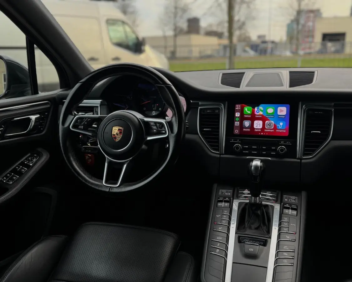 2.0 Apple CarPlay/ SPORTLEER /NAVIGATIE