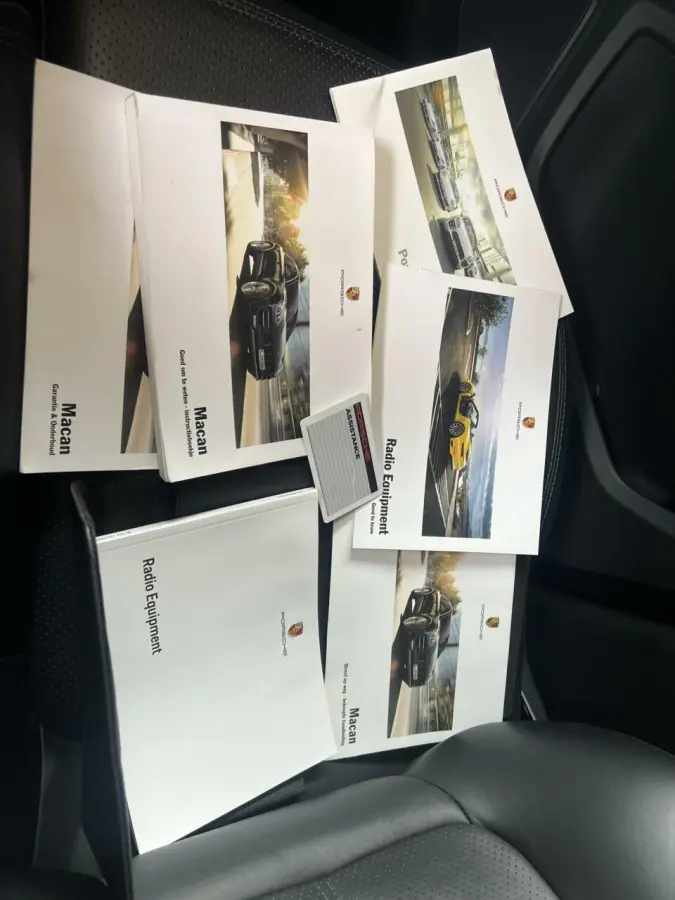 2.0 Apple CarPlay/ SPORTLEER /NAVIGATIE