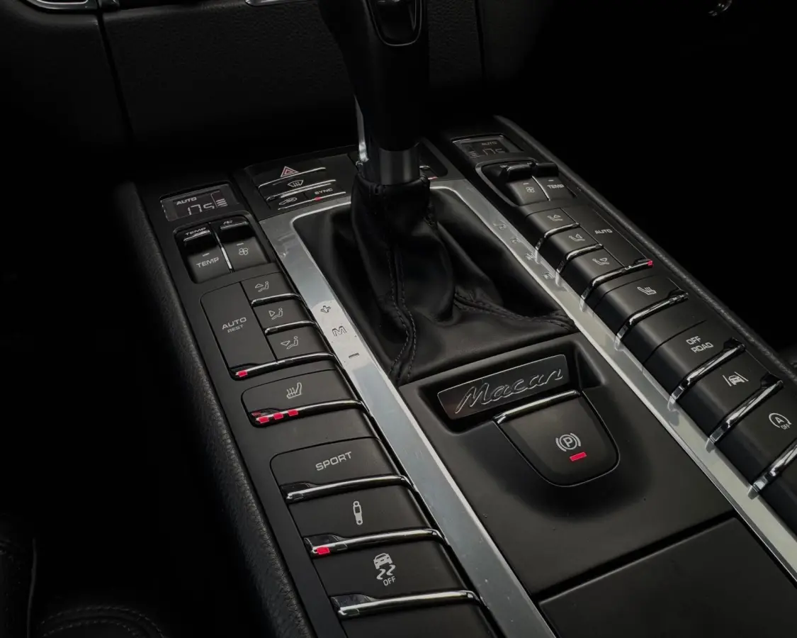 2.0 Apple CarPlay/ SPORTLEER /NAVIGATIE