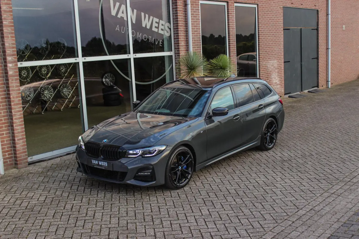 330i G21 xDrive High Executive M-sport | M-pakket | 1e eigenaar | inc BTW | Dakraam | 258 pk | Laser | 19 inch | Camera | DAB | Sportstoelen | Stuurverwarming