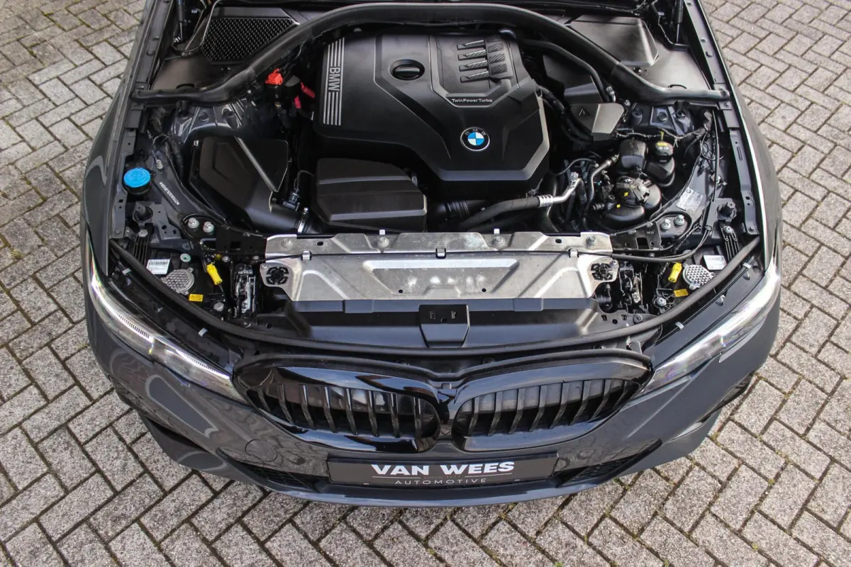 330i G21 xDrive High Executive M-sport | M-pakket | 1e eigenaar | inc BTW | Dakraam | 258 pk | Laser | 19 inch | Camera | DAB | Sportstoelen | Stuurverwarming