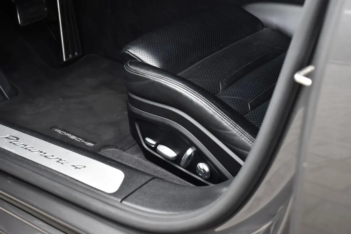2.9 4 E-Hybrid SportDesign | Pano | 21'' Velgen | Bose | Sfeerverlichting | Luchtvering | Sportuitlaat | Orig. NL |