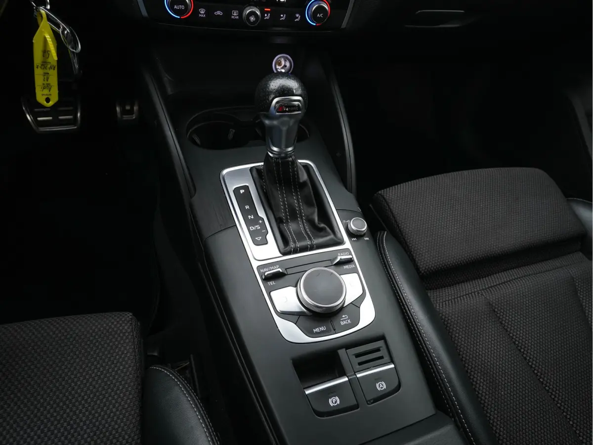 1.5 TFSI CoD S-Line Edition Aut. *FULL-LED | LEATHER-FABRIC | NAVI-FULLMAP | SPORTSEATS | AUDI-SOUND | ECC | PDC | PRIVACYGLASS | CRUISE | 18''ALU*