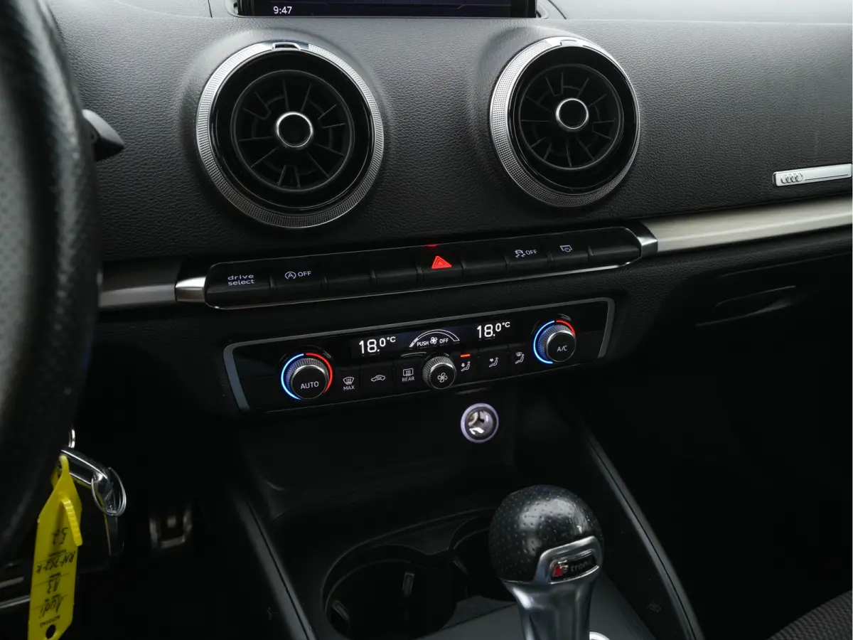 1.5 TFSI CoD S-Line Edition Aut. *FULL-LED | LEATHER-FABRIC | NAVI-FULLMAP | SPORTSEATS | AUDI-SOUND | ECC | PDC | PRIVACYGLASS | CRUISE | 18''ALU*