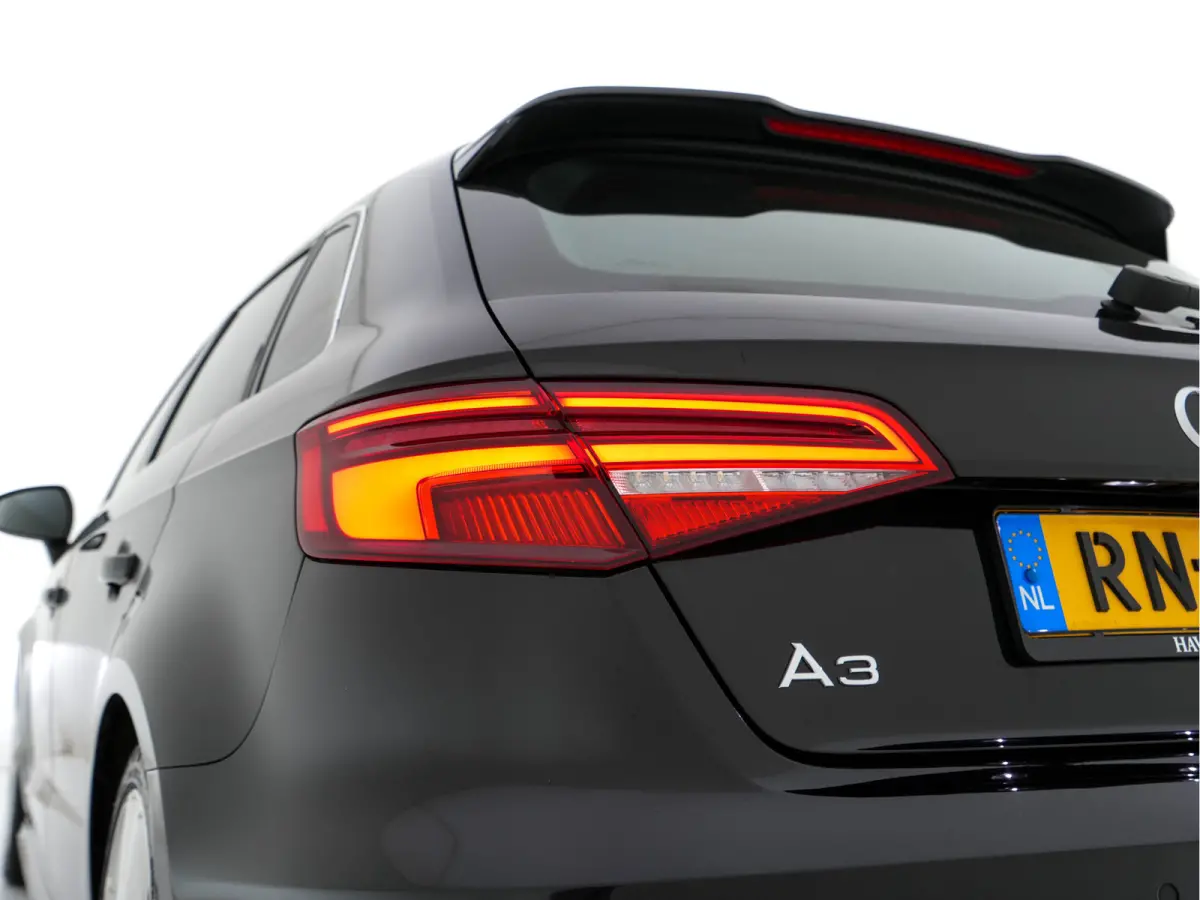 1.5 TFSI CoD S-Line Edition Aut. *FULL-LED | LEATHER-FABRIC | NAVI-FULLMAP | SPORTSEATS | AUDI-SOUND | ECC | PDC | PRIVACYGLASS | CRUISE | 18''ALU*