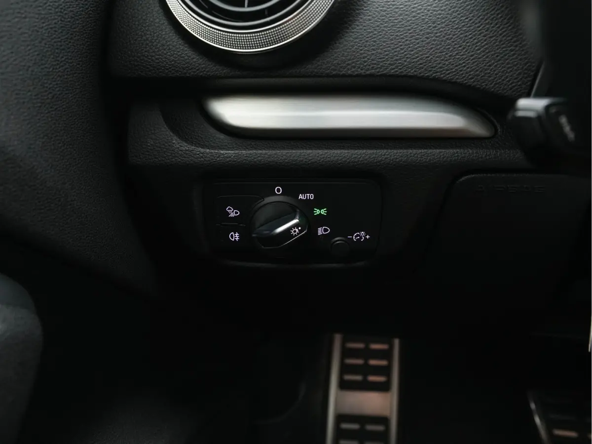 1.5 TFSI CoD S-Line Edition Aut. *FULL-LED | LEATHER-FABRIC | NAVI-FULLMAP | SPORTSEATS | AUDI-SOUND | ECC | PDC | PRIVACYGLASS | CRUISE | 18''ALU*