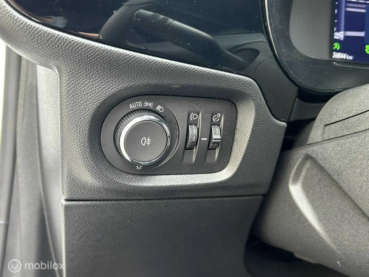 1.2 Turbo GS 100 PK clima / fm nav + carplay / 17" lm / LED