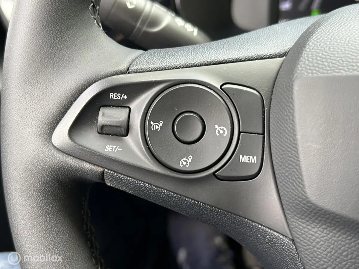 1.2 Turbo GS 100 PK clima / fm nav + carplay / 17" lm / LED