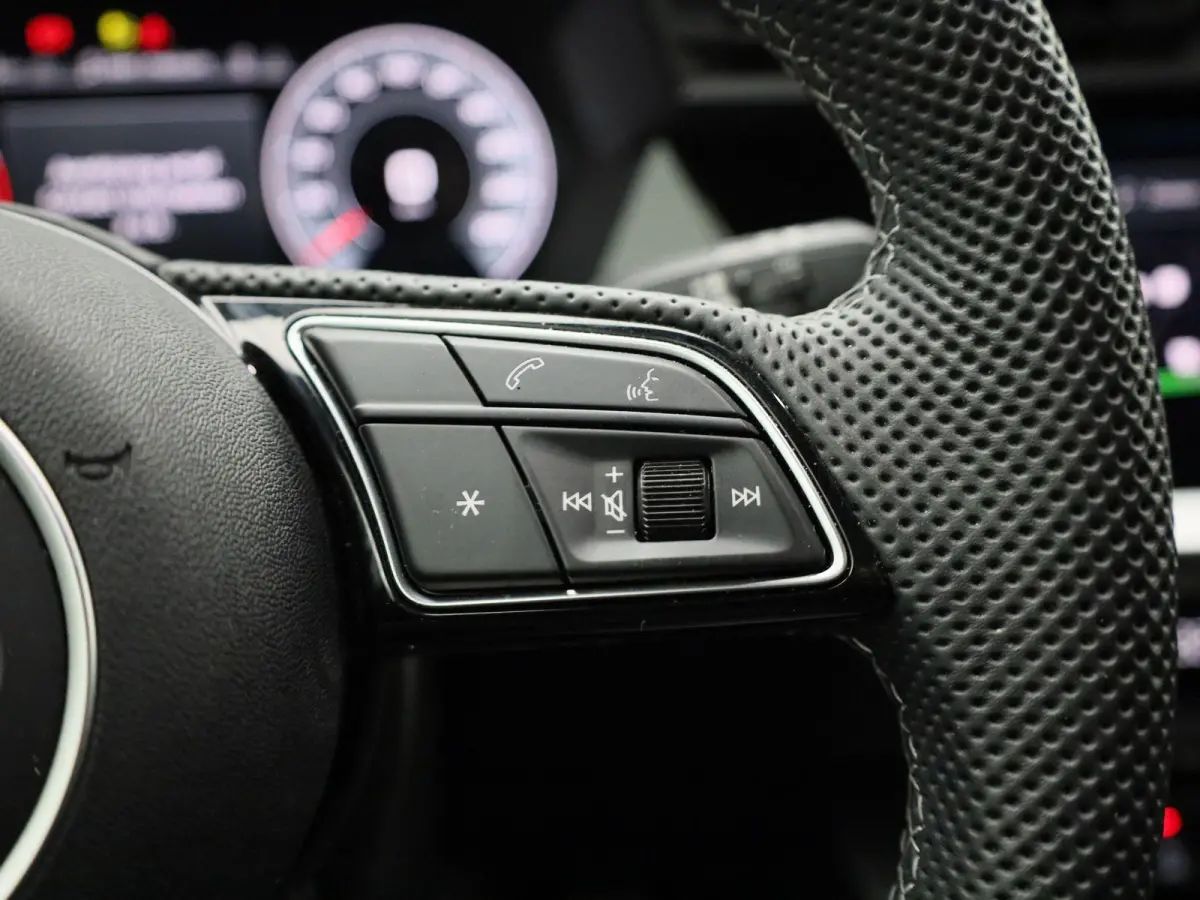 30 TFSI S edition | S-line l MMI Navigatie l Apple Carplay | Android Auto l Climate Control l LED koplampen l Lichtpakket ambient lighting l Sportonderstel l Dimbare binnenspiegel l Parkeerh