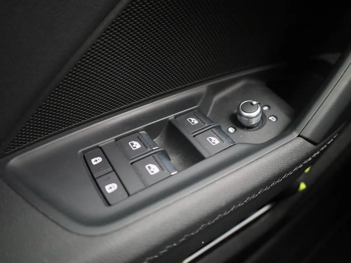 30 TFSI S edition | S-line l MMI Navigatie l Apple Carplay | Android Auto l Climate Control l LED koplampen l Lichtpakket ambient lighting l Sportonderstel l Dimbare binnenspiegel l Parkeerh