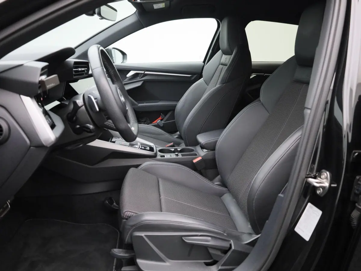 30 TFSI S edition | S-line l MMI Navigatie l Apple Carplay | Android Auto l Climate Control l LED koplampen l Lichtpakket ambient lighting l Sportonderstel l Dimbare binnenspiegel l Parkeerh