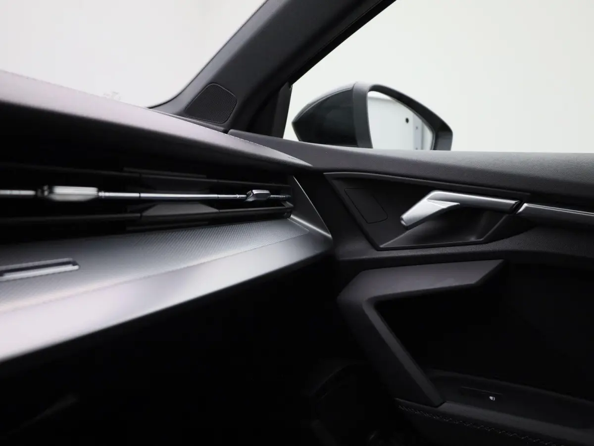30 TFSI S edition | S-line l MMI Navigatie l Apple Carplay | Android Auto l Climate Control l LED koplampen l Lichtpakket ambient lighting l Sportonderstel l Dimbare binnenspiegel l Parkeerh