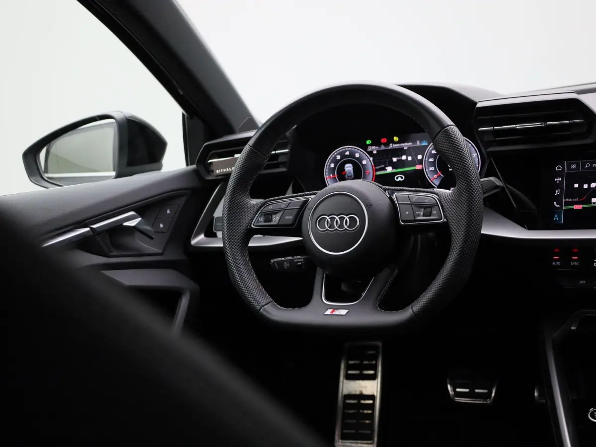 30 TFSI S edition | S-line l MMI Navigatie l Apple Carplay | Android Auto l Climate Control l LED koplampen l Lichtpakket ambient lighting l Sportonderstel l Dimbare binnenspiegel l Parkeerh