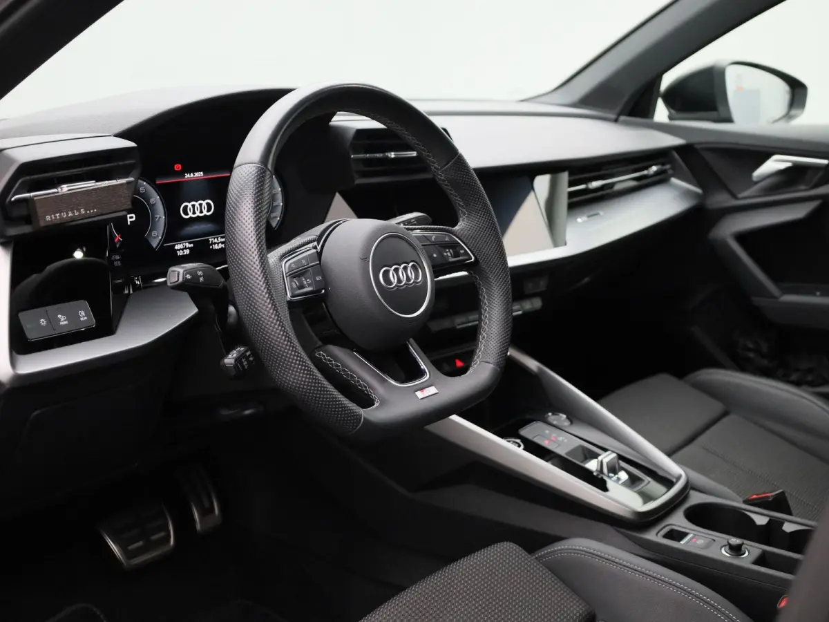 30 TFSI S edition | S-line l MMI Navigatie l Apple Carplay | Android Auto l Climate Control l LED koplampen l Lichtpakket ambient lighting l Sportonderstel l Dimbare binnenspiegel l Parkeerh