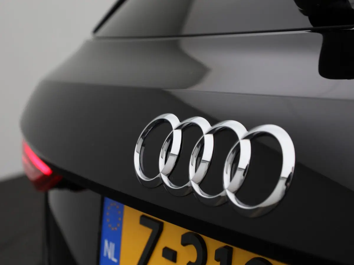 30 TFSI S edition | S-line l MMI Navigatie l Apple Carplay | Android Auto l Climate Control l LED koplampen l Lichtpakket ambient lighting l Sportonderstel l Dimbare binnenspiegel l Parkeerh