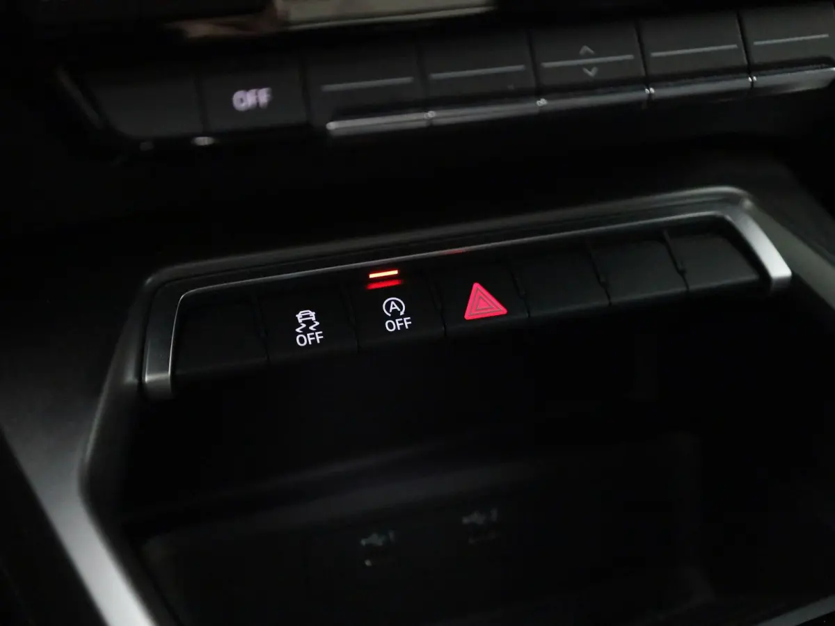 30 TFSI S edition | S-line l MMI Navigatie l Apple Carplay | Android Auto l Climate Control l LED koplampen l Lichtpakket ambient lighting l Sportonderstel l Dimbare binnenspiegel l Parkeerh