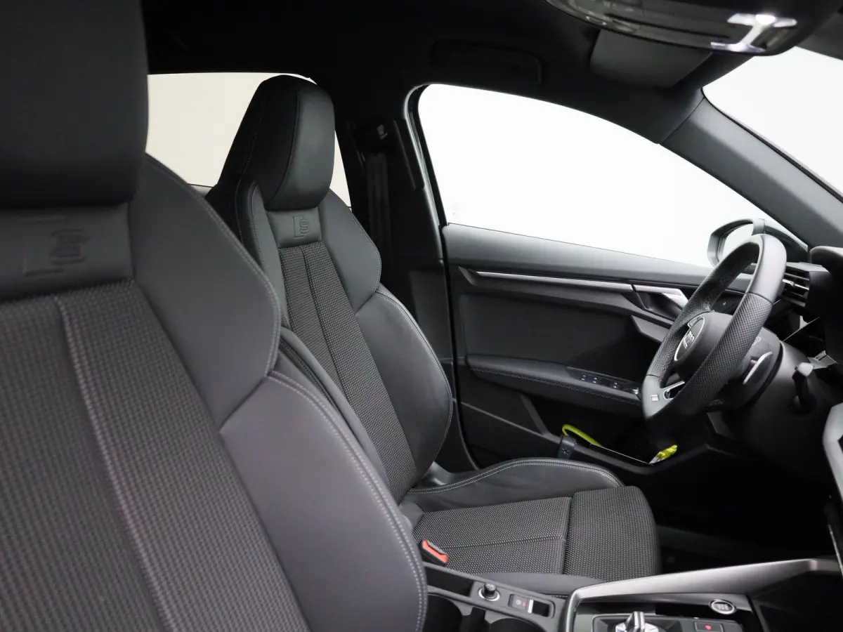 30 TFSI S edition | S-line l MMI Navigatie l Apple Carplay | Android Auto l Climate Control l LED koplampen l Lichtpakket ambient lighting l Sportonderstel l Dimbare binnenspiegel l Parkeerh