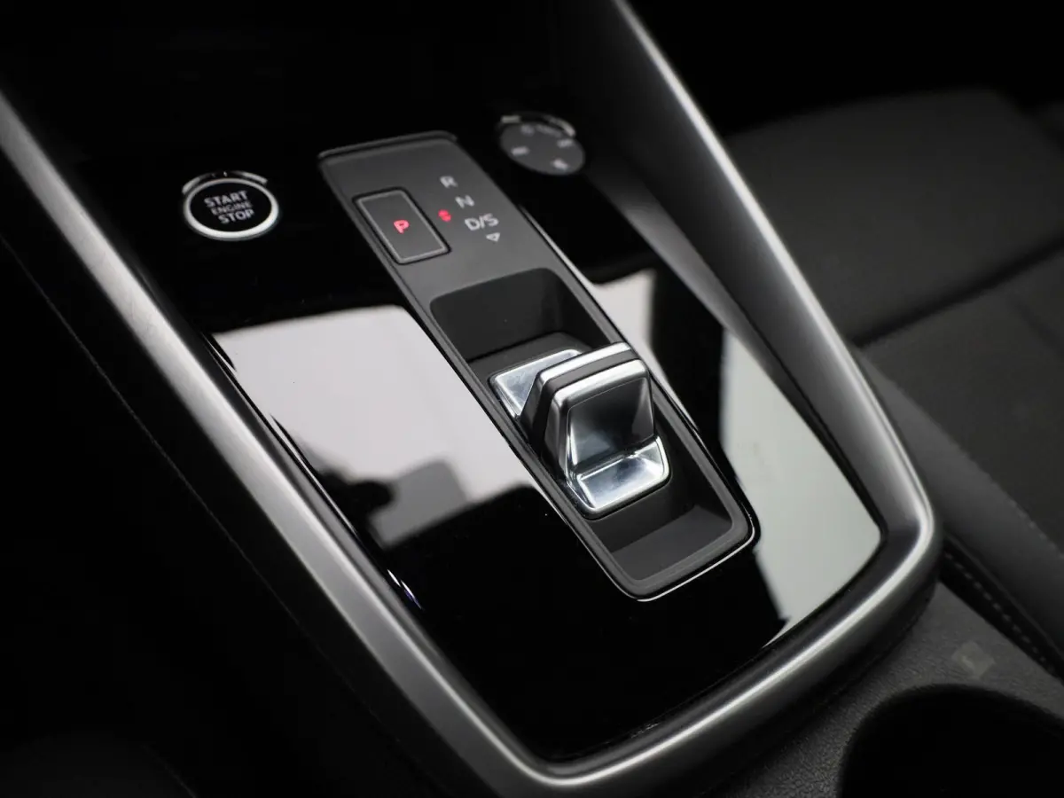 30 TFSI S edition | S-line l MMI Navigatie l Apple Carplay | Android Auto l Climate Control l LED koplampen l Lichtpakket ambient lighting l Sportonderstel l Dimbare binnenspiegel l Parkeerh