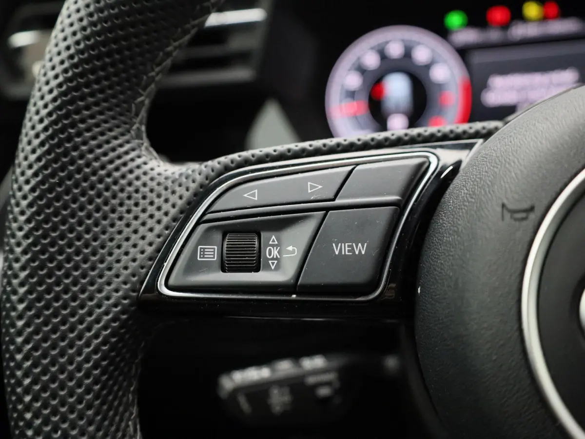 30 TFSI S edition | S-line l MMI Navigatie l Apple Carplay | Android Auto l Climate Control l LED koplampen l Lichtpakket ambient lighting l Sportonderstel l Dimbare binnenspiegel l Parkeerh