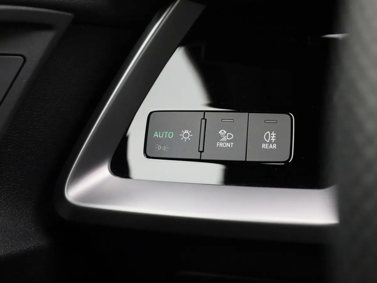 30 TFSI S edition | S-line l MMI Navigatie l Apple Carplay | Android Auto l Climate Control l LED koplampen l Lichtpakket ambient lighting l Sportonderstel l Dimbare binnenspiegel l Parkeerh