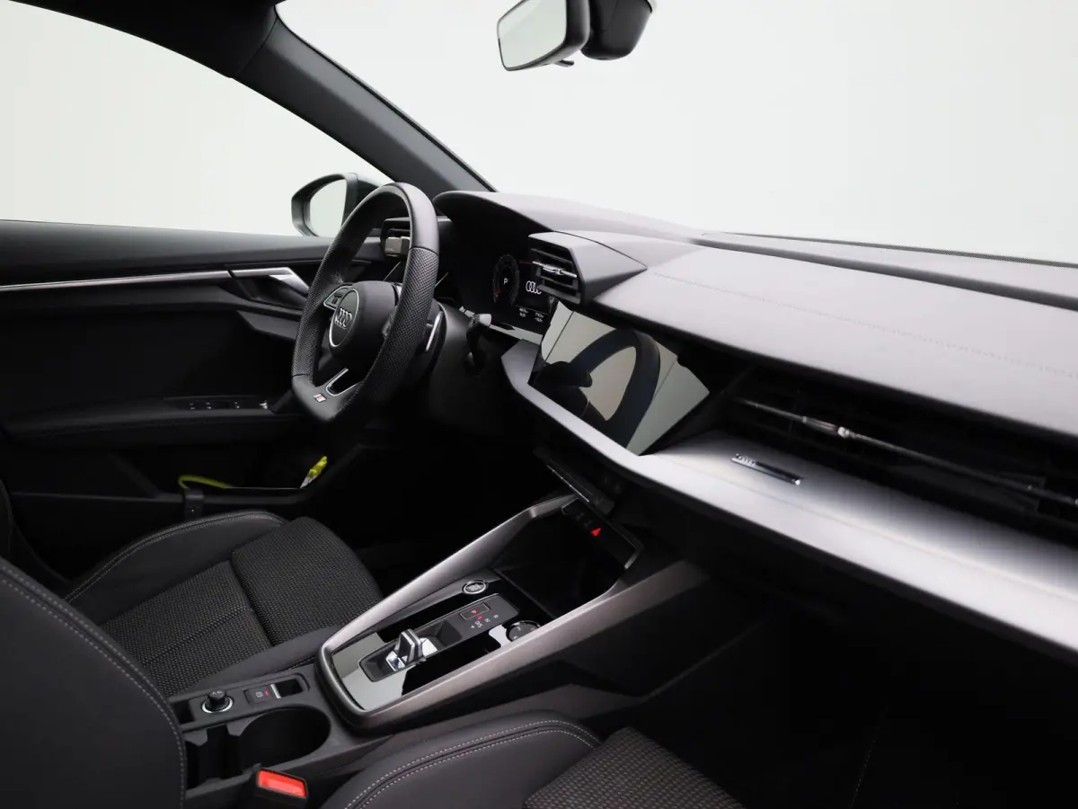 30 TFSI S edition | S-line l MMI Navigatie l Apple Carplay | Android Auto l Climate Control l LED koplampen l Lichtpakket ambient lighting l Sportonderstel l Dimbare binnenspiegel l Parkeerh
