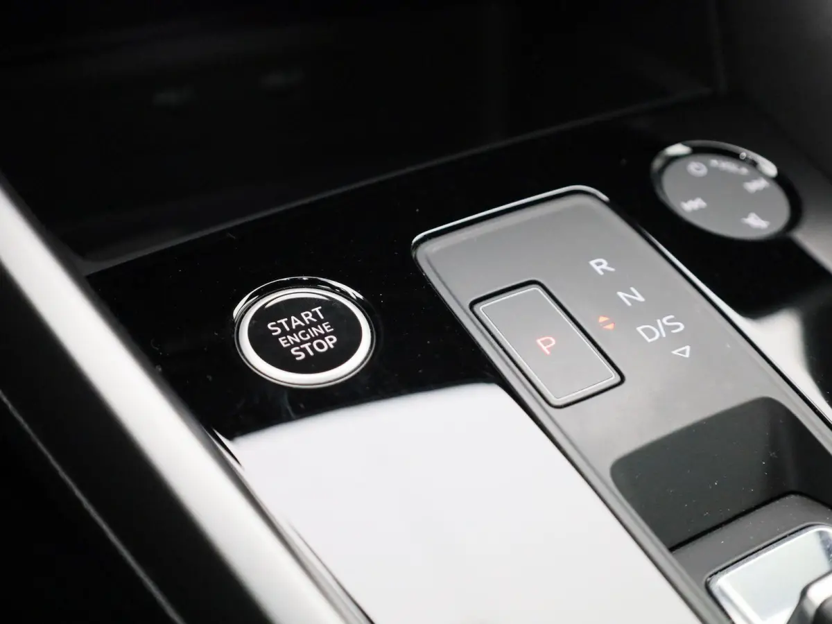 30 TFSI S edition | S-line l MMI Navigatie l Apple Carplay | Android Auto l Climate Control l LED koplampen l Lichtpakket ambient lighting l Sportonderstel l Dimbare binnenspiegel l Parkeerh