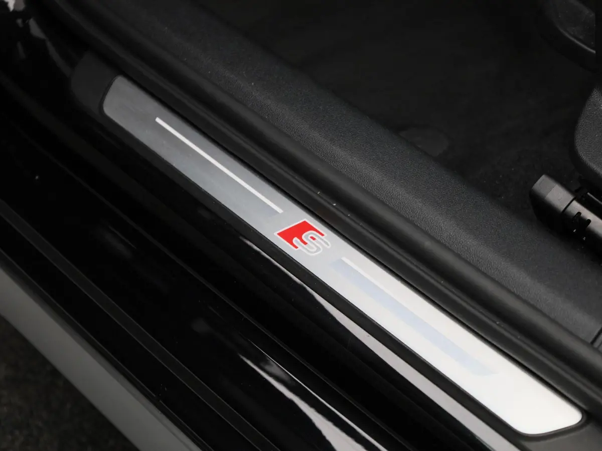 30 TFSI S edition | S-line l MMI Navigatie l Apple Carplay | Android Auto l Climate Control l LED koplampen l Lichtpakket ambient lighting l Sportonderstel l Dimbare binnenspiegel l Parkeerh