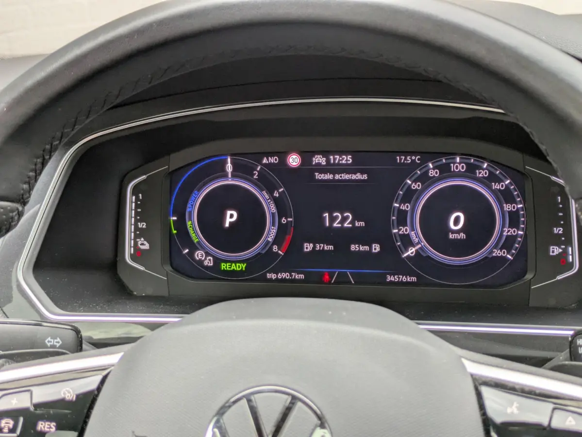 1.4 TSI eHybrid R-Line|Panodak|Leder|Memory|360-Camera|Adapt.Cruise|Matrix-LED|34.600km