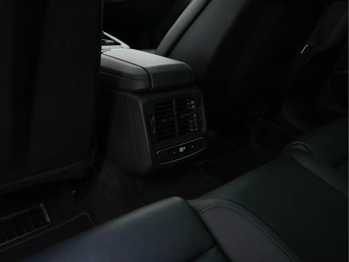 93 kWh Quattro (3-Fase-11 kW) {SOH-93%} (INCL-BTW) *HEATPUMP | PANO | FULL-LED | LEATHER | AUDI-SOUND | DIGI-COCKPIT | NAVI-FULLMAP | HEATED-SPORTSEATS | TOPVIEW | DAB | KEYLESS | LANE-ASSIS
