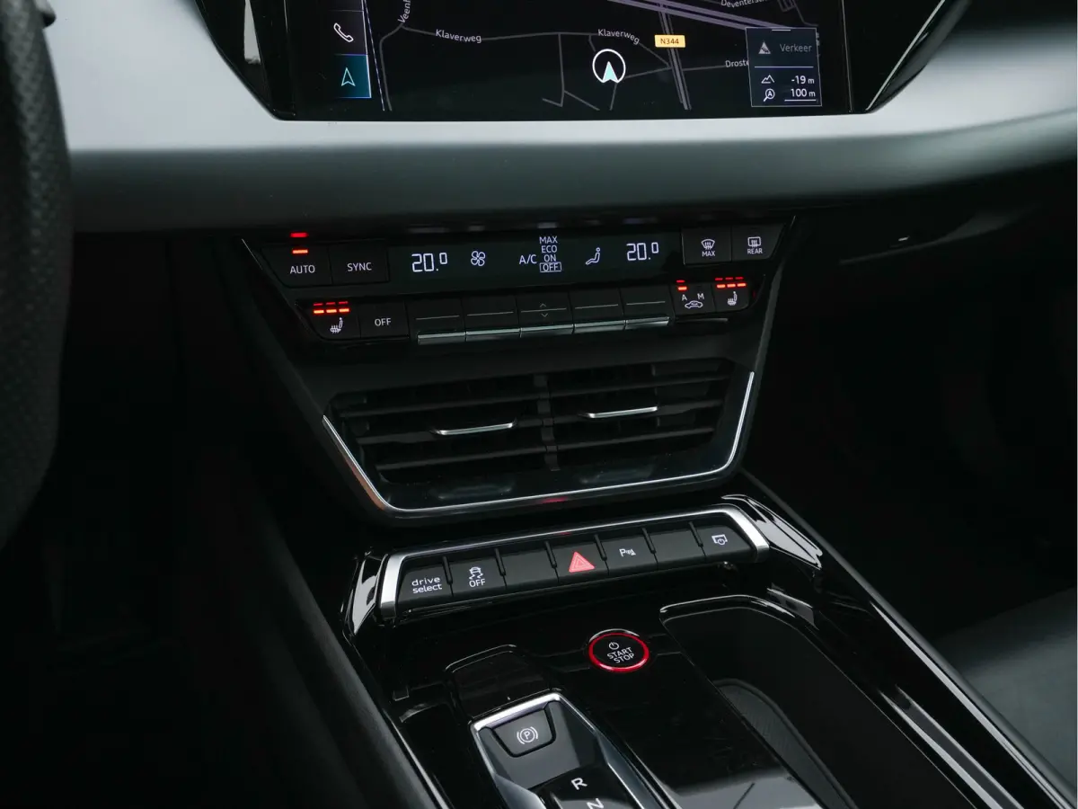 93 kWh Quattro (3-Fase-11 kW) {SOH-93%} (INCL-BTW) *HEATPUMP | PANO | FULL-LED | LEATHER | AUDI-SOUND | DIGI-COCKPIT | NAVI-FULLMAP | HEATED-SPORTSEATS | TOPVIEW | DAB | KEYLESS | LANE-ASSIS