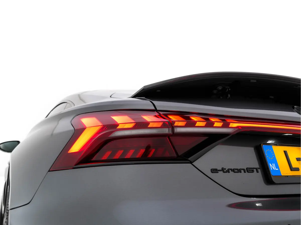 93 kWh Quattro (3-Fase-11 kW) {SOH-93%} (INCL-BTW) *HEATPUMP | PANO | FULL-LED | LEATHER | AUDI-SOUND | DIGI-COCKPIT | NAVI-FULLMAP | HEATED-SPORTSEATS | TOPVIEW | DAB | KEYLESS | LANE-ASSIS